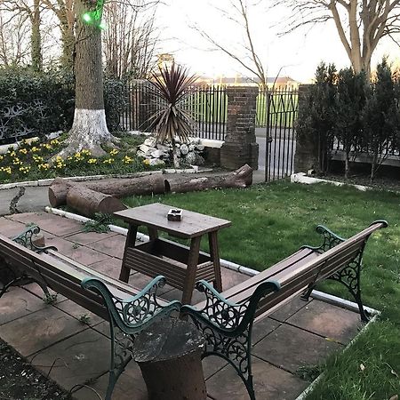 A Gosport Inn - Free Parking Екстериор снимка