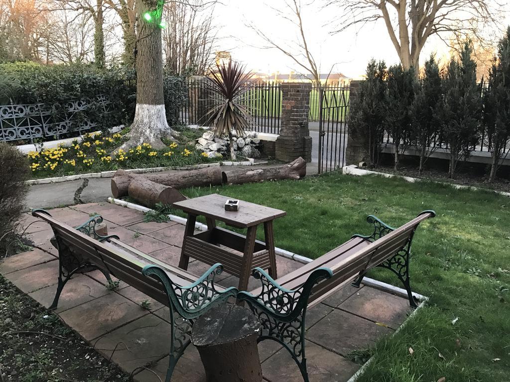 A Gosport Inn - Free Parking Екстериор снимка