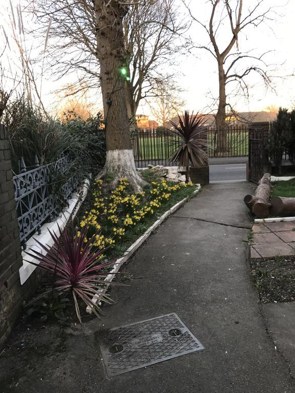 A Gosport Inn - Free Parking Екстериор снимка